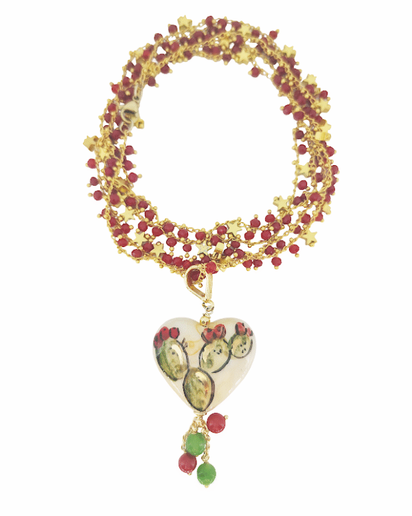 Collar corazón cerámico cactus rojo y verde con cuentas doradas estilo siciliano