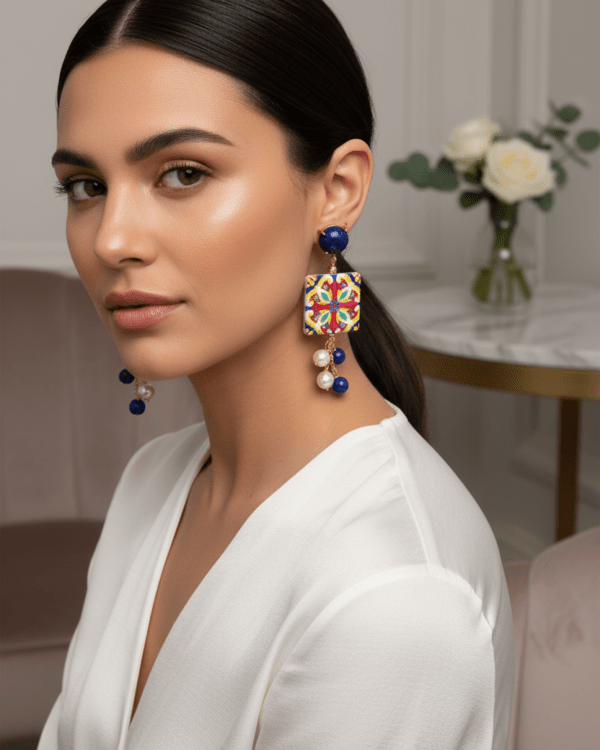 Pendientes de tesela cerámica siciliana multicolor con cristal y cuentas azules Haydée